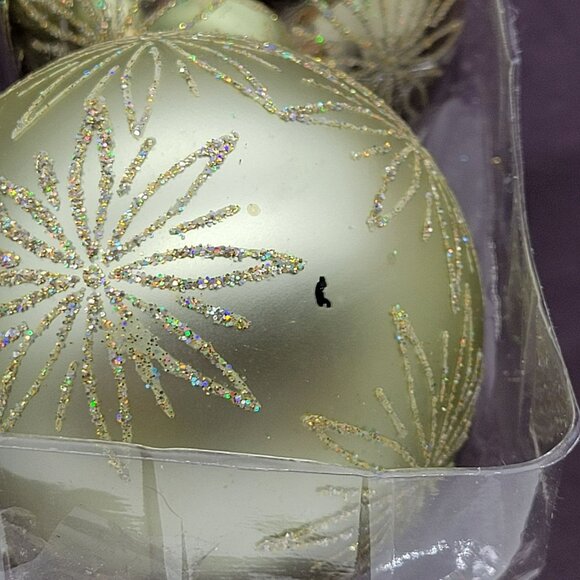 Christmas By Krebs 8 Ornaments 2 Boxes Pale Satin Green & Gold Stars Glitter - Picture 15 of 16